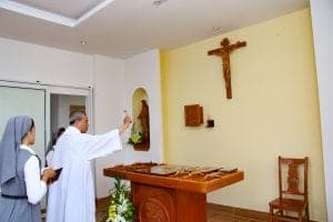 Cha Phanxicô Xaviê làm phép 